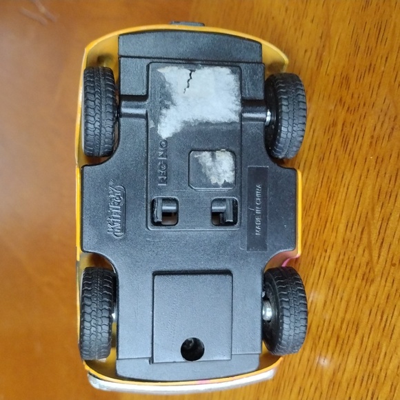 Volkswagen Classic Bus with Surfboard and Two VW Beetle Love Bugs Set/3 - Picture 12 of 17